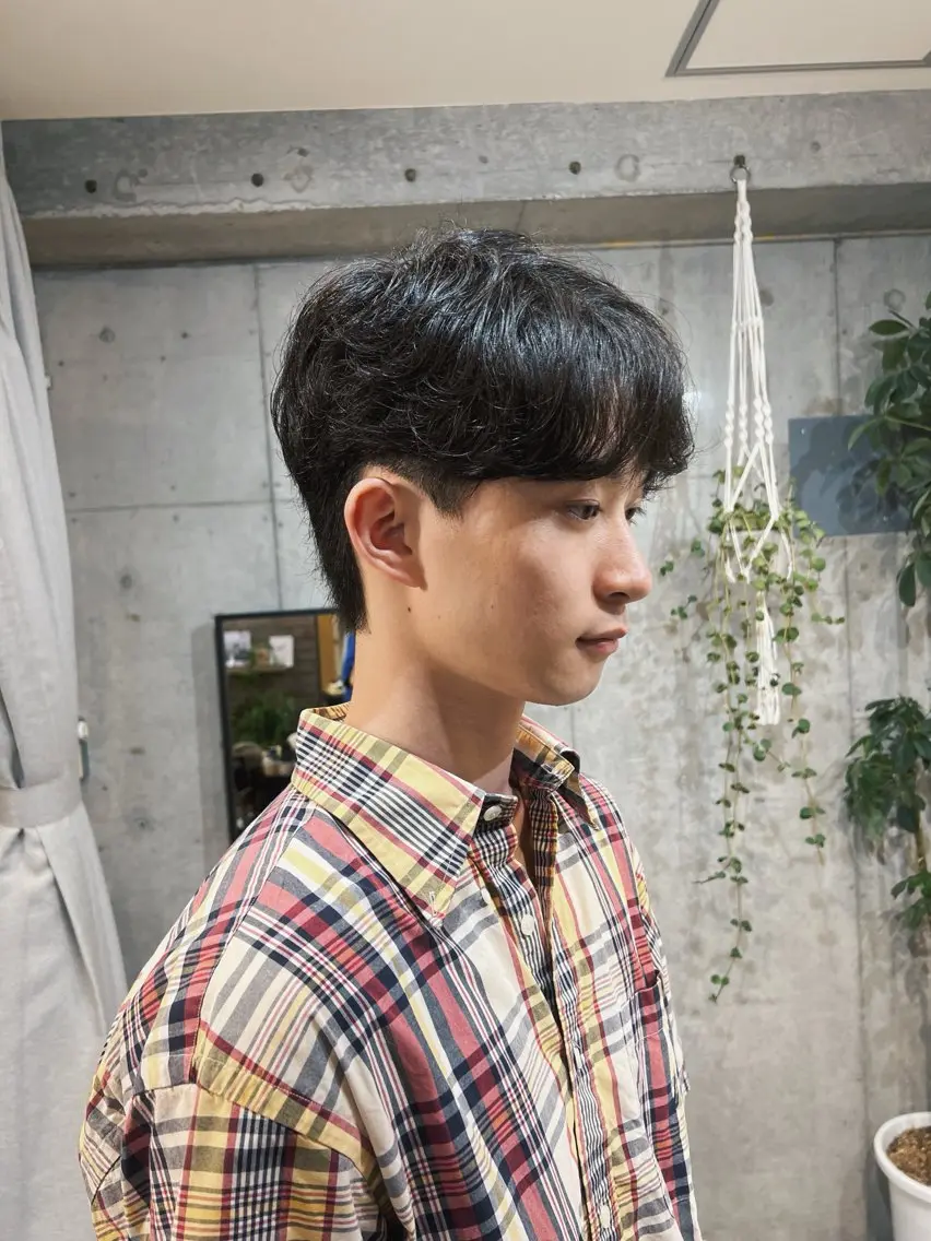 ショート メンズ センターパート メンズパーマ カット 縮毛矯正 杉山 拓未のヘアスタイル