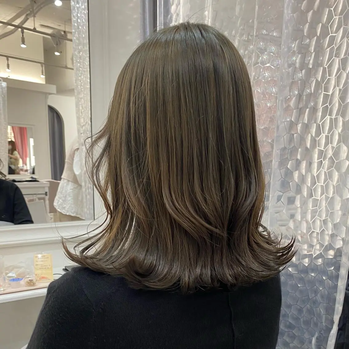 ミディアム カラー ヘアアレンジ カット ヘアカラー トリートメント ハイトーンカラー 🩷NANAのヘアスタイル