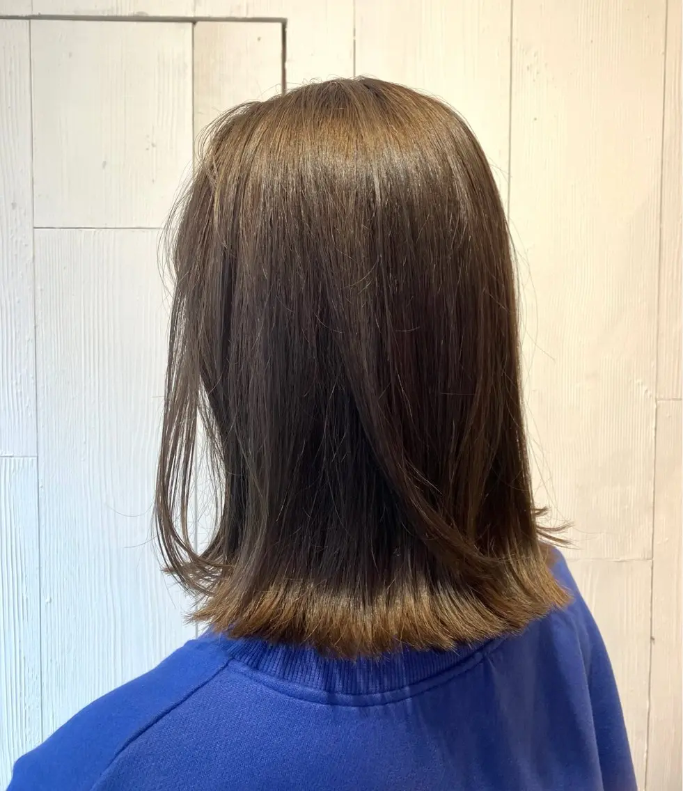 ミディアム ハイライトカラー レイヤーカットのヘアスタイル