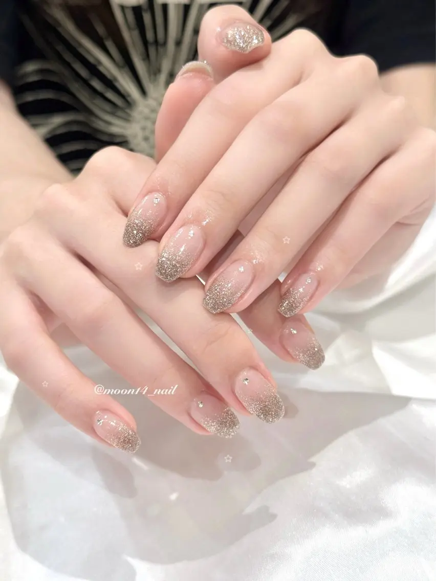 ネイル ブラウン フラッシュネイル ジェルネイル キラキラネイル ラメ(グリッター) ハンドネイル natsuki 💫のネイルデザイン