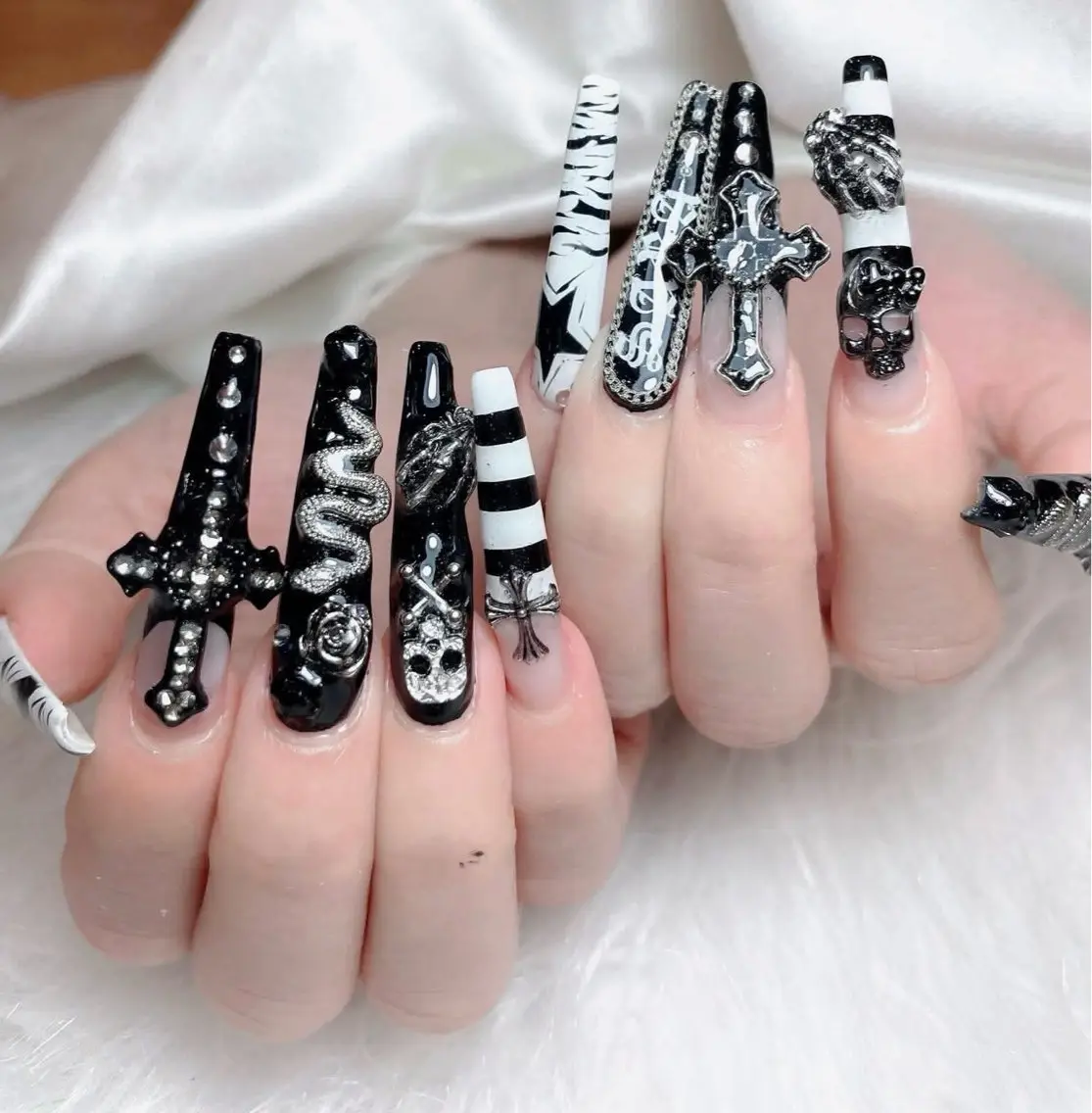 ネイル オーロラネイル ブルー フットネイル ジェルネイル 氷ネイル・うるうるネイル ハンドネイル Rin Nail 新大久保店のネイルデザイン