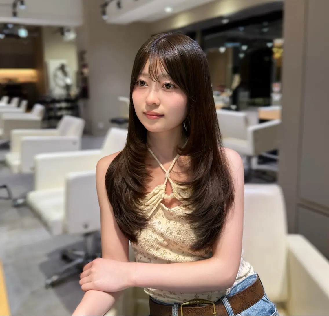 ロング ハイレイヤー レイヤーカット カット ヘアカラー トリートメント 谷 亜澄のヘアスタイル