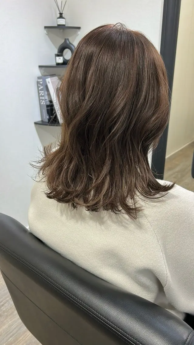 ミディアム カラー ベージュカラー 透明感カラー 外ハネヘア hair salon Zöld.のヘアスタイル
