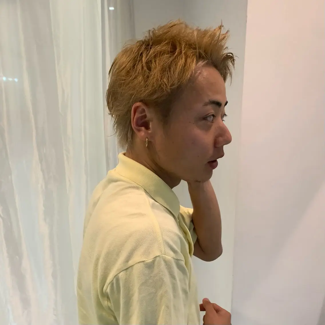 カラー メンズ メンズブリーチ メンズハイトーン スパイキーショート ベージュカラー ブリーチ ヘアカラー トリートメント 的場 莉音のヘアスタイル