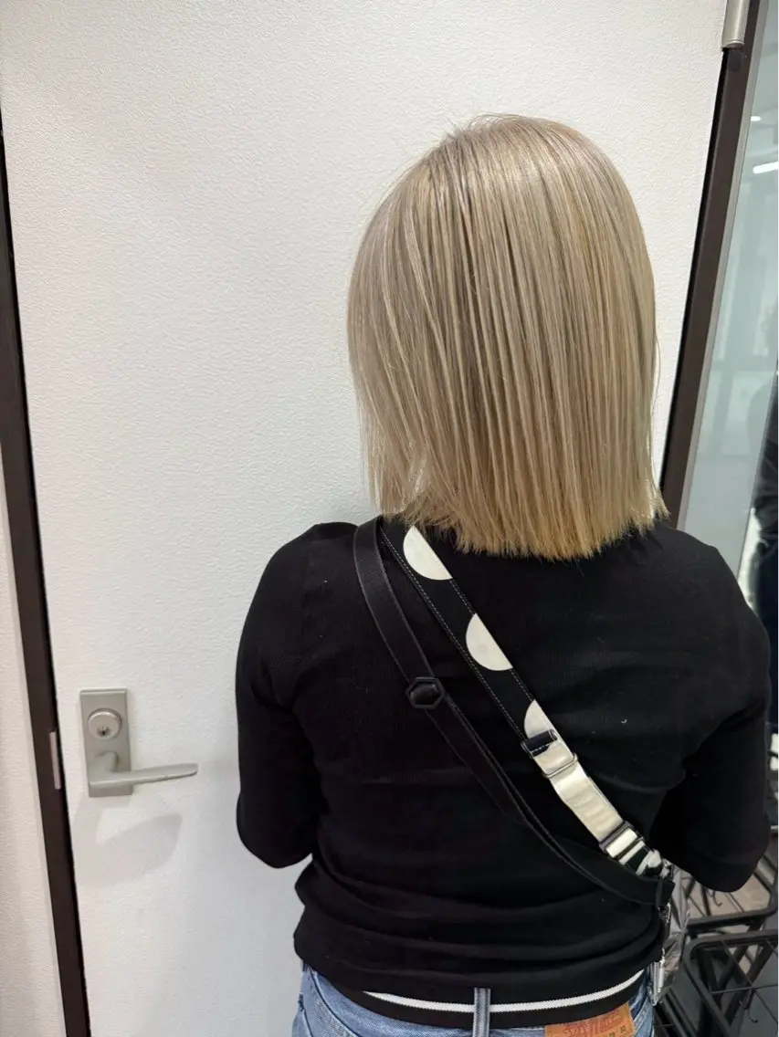 ショート ミストバング ハイライト 髪質改善 韓国風ヘア レイヤーカット カット ヘアカラー LaMimi🖤 SAYAKAのヘアスタイル
