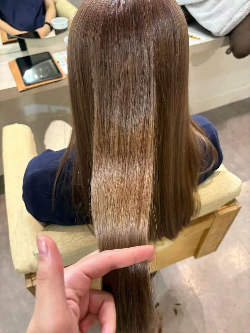 ロング カラー ベージュカラー ブリーチ 柿添 莉央のヘアスタイル