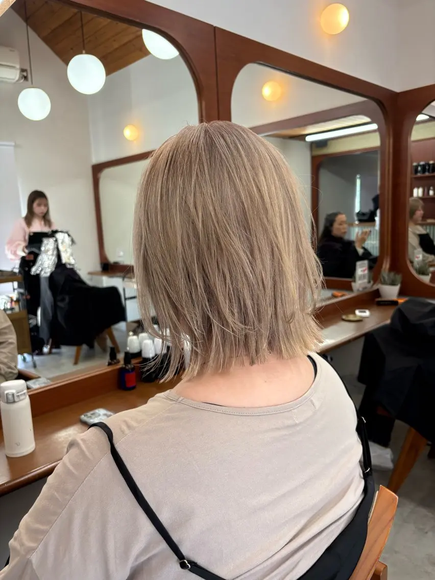 ミディアム カラー ボブレイヤー ベージュカラー ブロンド ブロンドベージュ ボブ 五十嵐 雄毅のヘアスタイル
