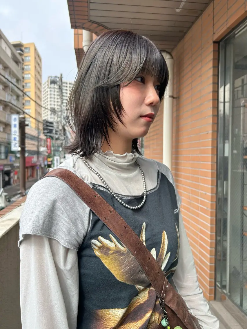 ミディアム くびれヘア カット momona english okのヘアスタイル
