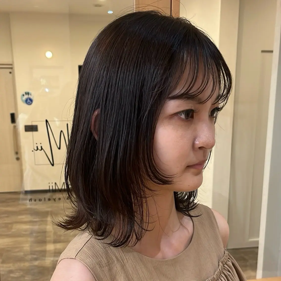 セミロング レイヤーカット 、 ハルナのヘアスタイル