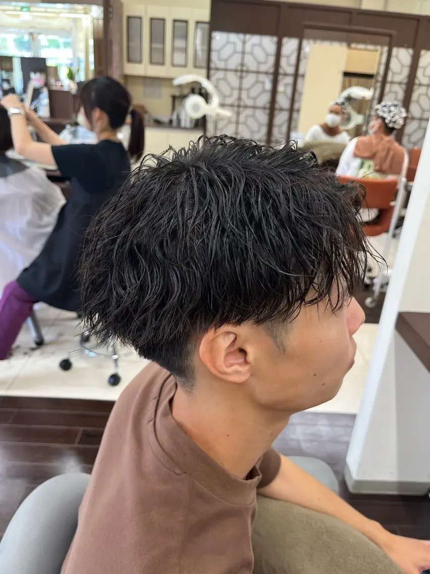 ショート パーマ メンズ センターパート メンズパーマ ツイストスパイラルパーマ スパイラルパーマ 🧊メンズ特化🧊 高木航希のヘアスタイル