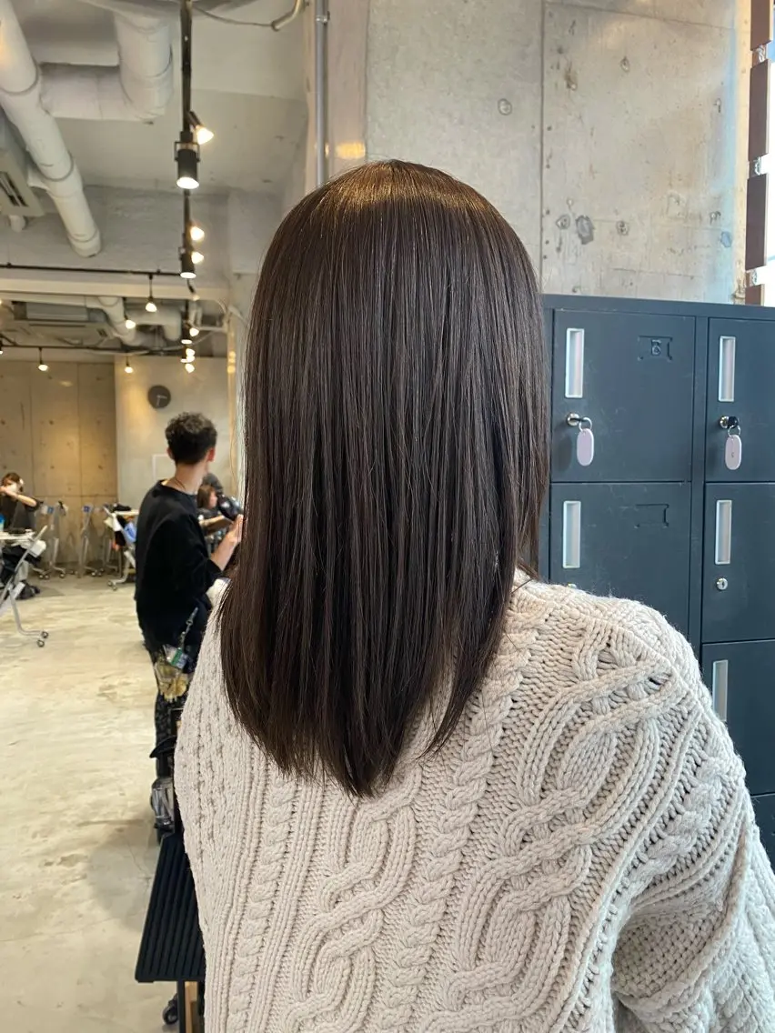 ミディアム カラー グレージュ オリーブグレージュ オリーブグレー カット ヘアカラー 縮毛矯正 佐々木 彩乃のヘアスタイル