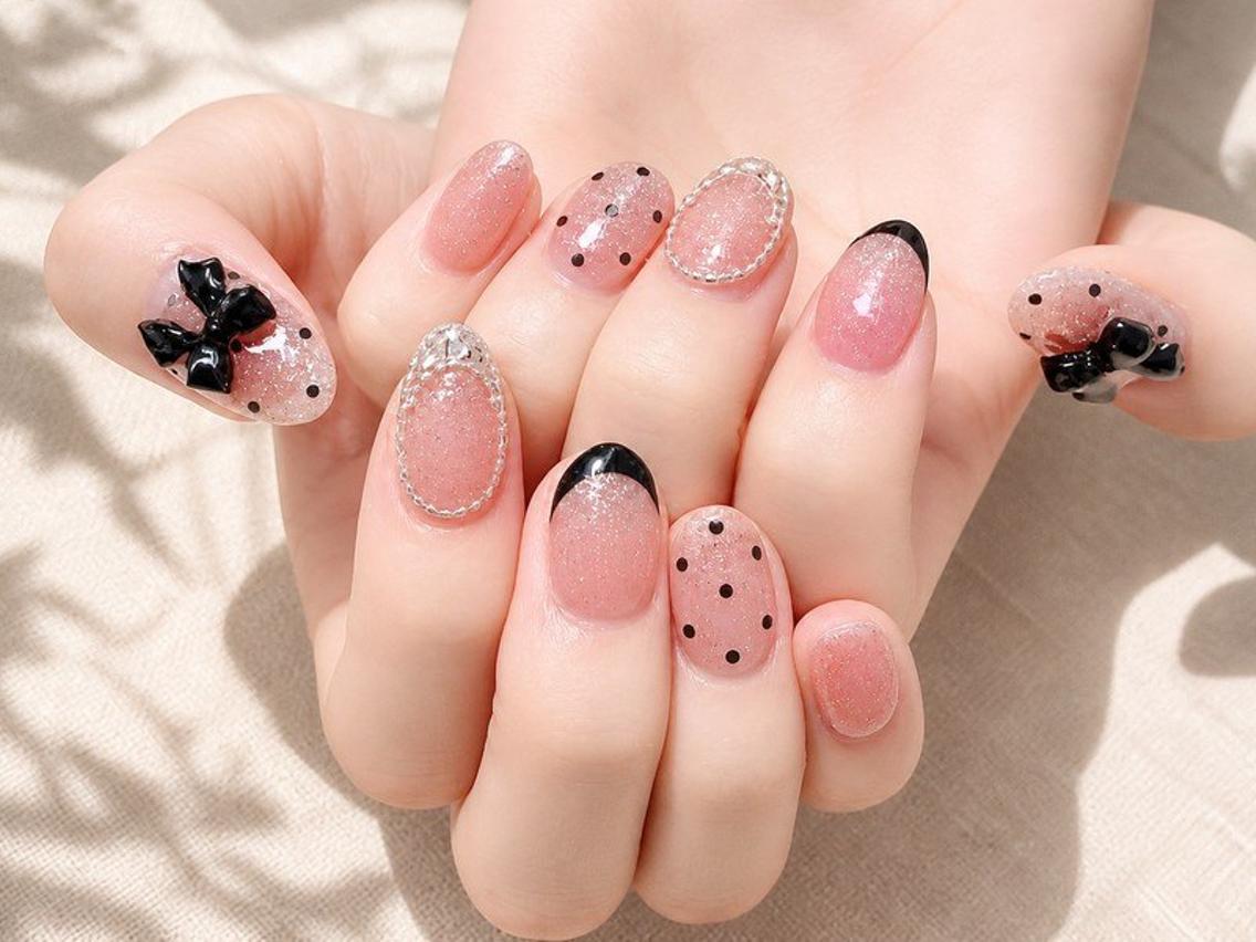 ネイル ドット ガーリー リボン ハンドネイル Lili Nail Studio西荻窪店のネイルデザイン