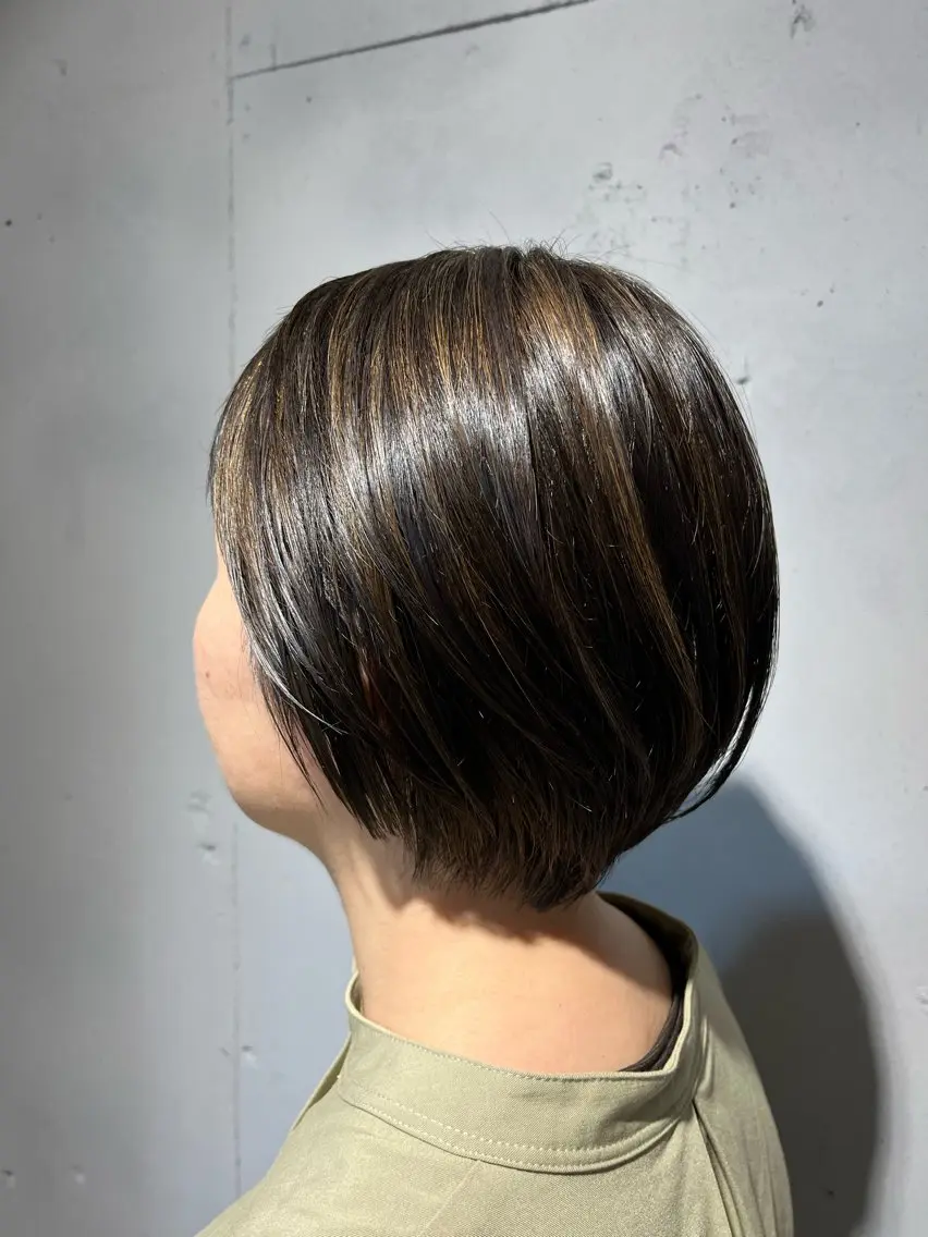 ショート カラー 小松 真唯子のヘアスタイル