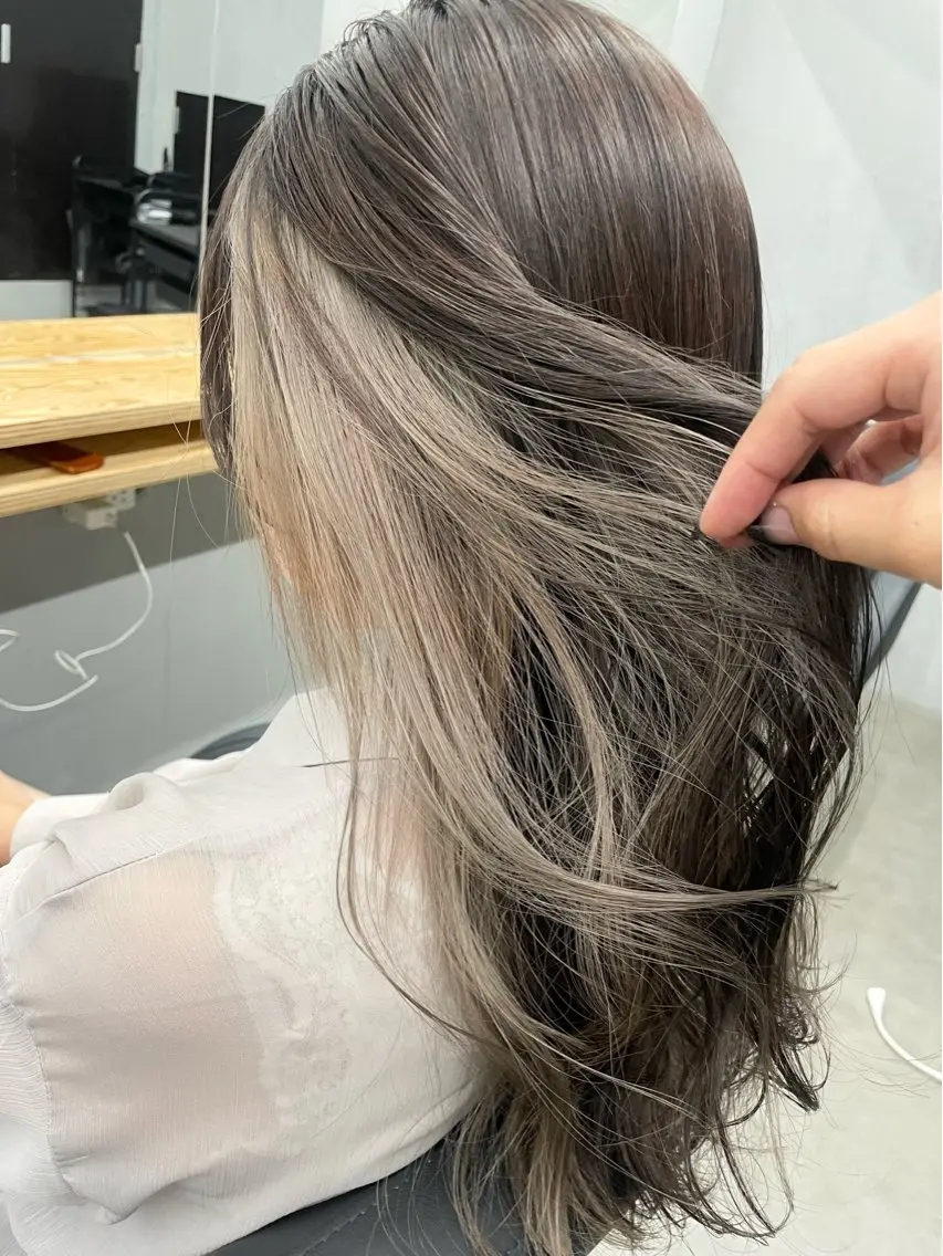 似合わせカット + ケアカラー + インナーカラー + 髪質改善トリートメントの写真