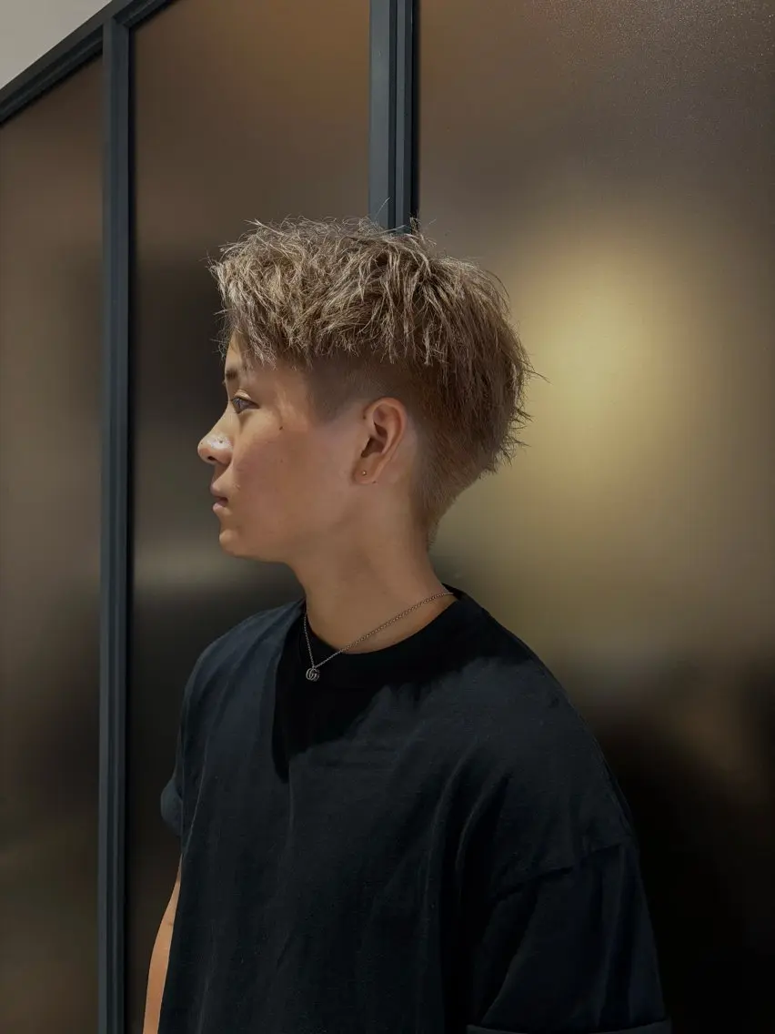 ショート ヘアカラー 本田 央介のヘアスタイル