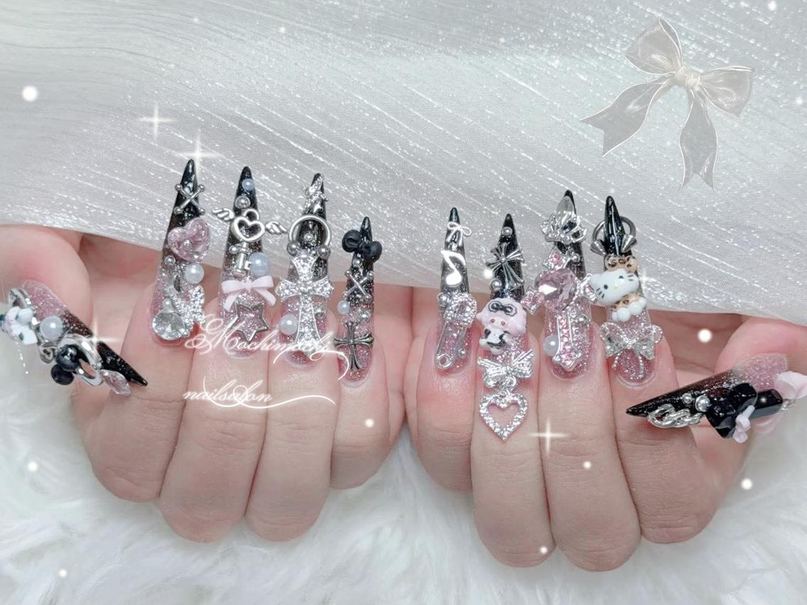 ネイル 長さ出し キラキラネイル 韓国ネイル ロングネイル マグネットネイル ハンドネイル ハンドケア MUNI🎀  NAIL のネイルデザイン