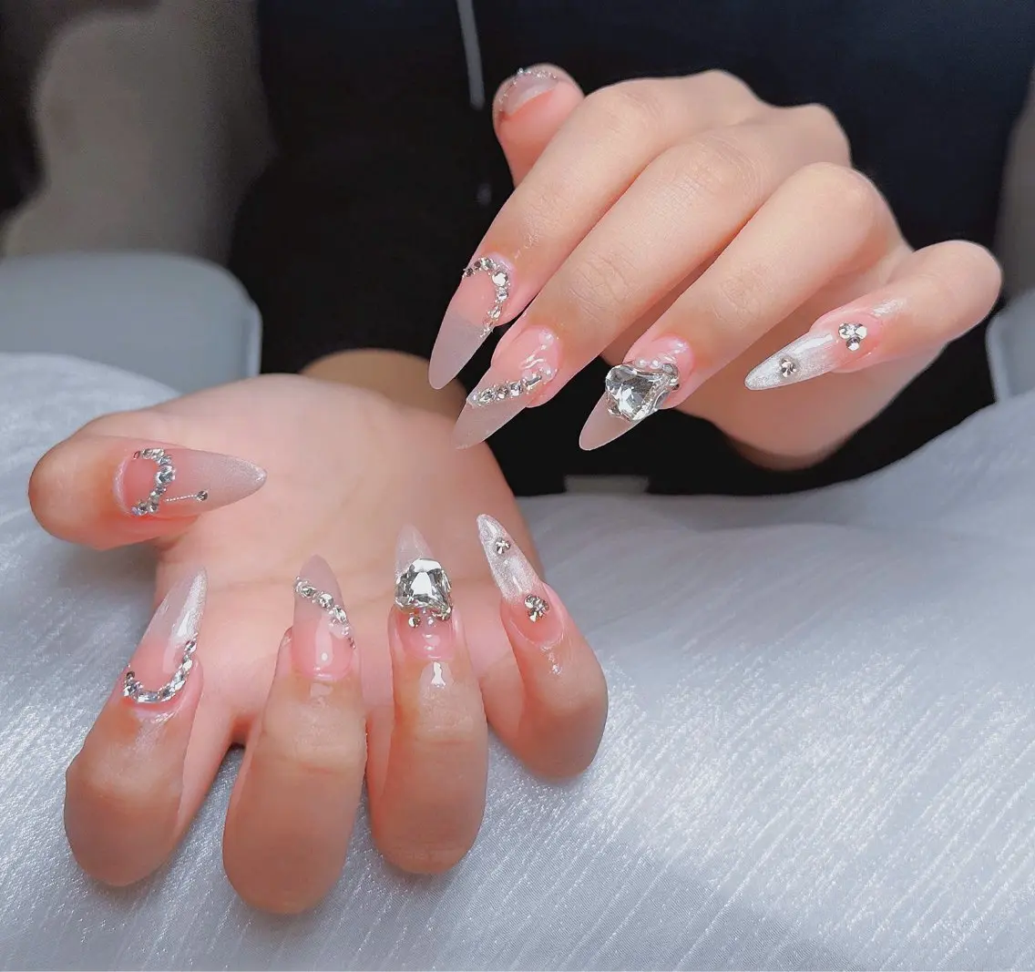ネイル フラッシュネイル フレンチネイル グラデーション キラキラネイル 韓国ネイル ハンドネイル Hy nailsのネイルデザイン