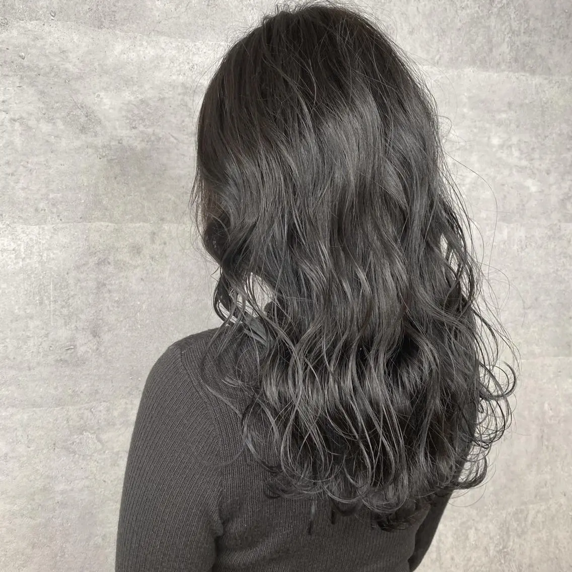 セミロング カラー _WHITE 天王寺のヘアスタイル