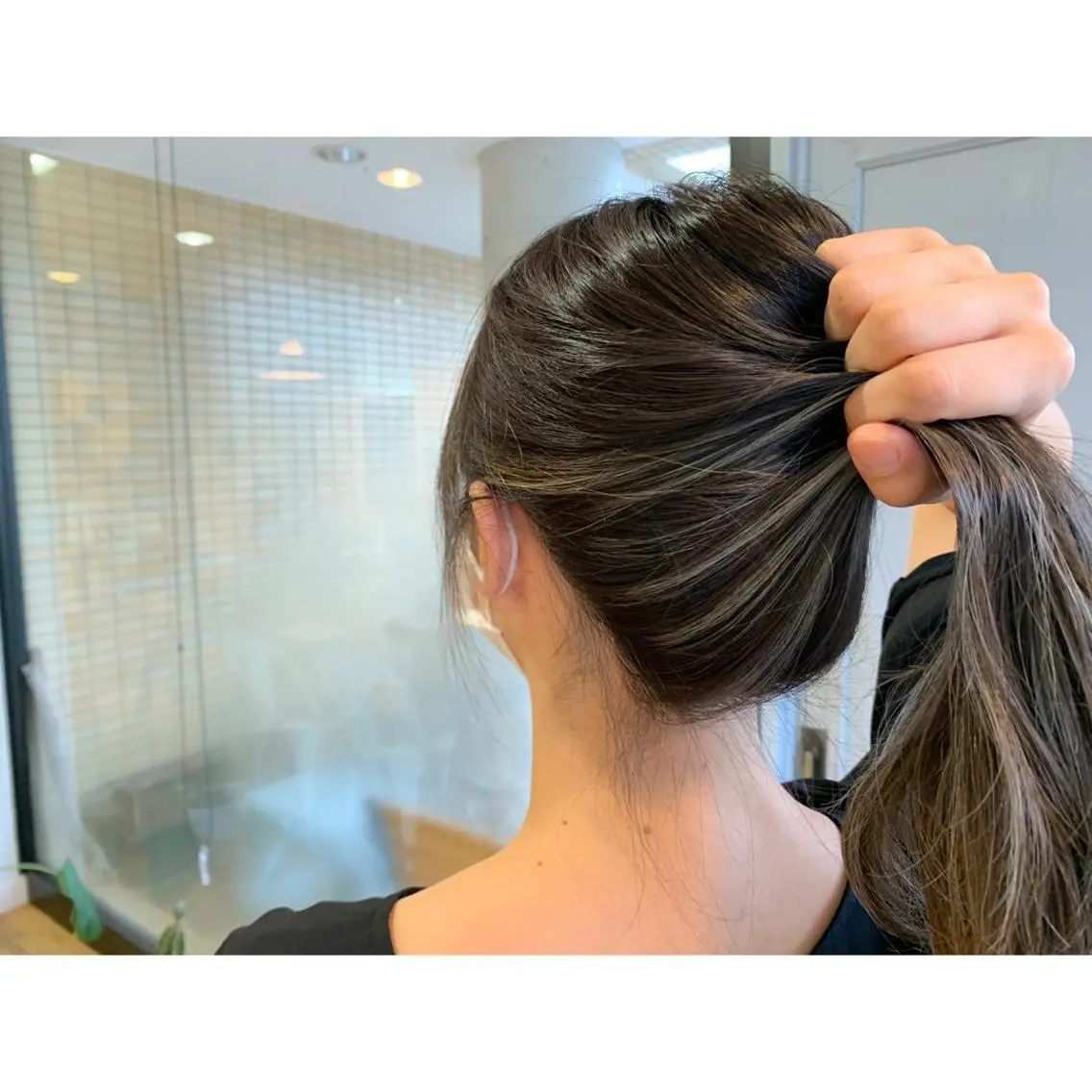 ロング カラー ハイライトカラー ハイライト ヘアカラー トリートメント ツキダテ ユイのヘアスタイル