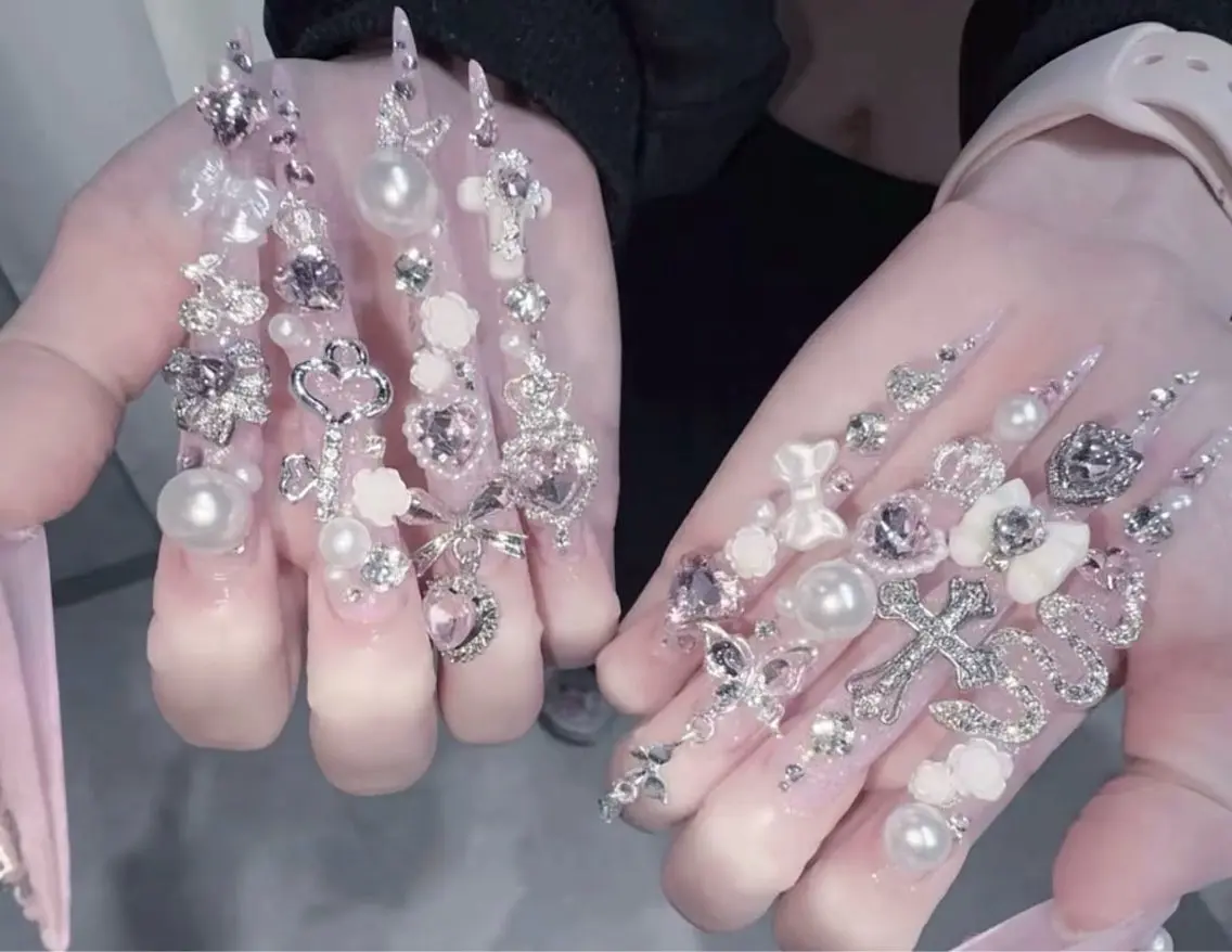 ネイル チークネイル ドット フットネイル フレンチネイル グラデーション ハンドネイル ハンドケア Nihonthy Nail 新宿のネイルデザイン