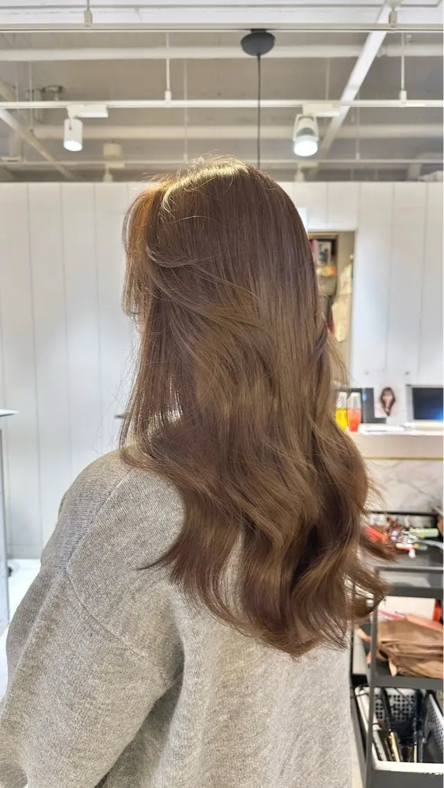 セミロング カラー ベージュカラー ブリーチ ヘーゼル ブリーチなしカラー カット ヘアカラー トリートメント 心斎橋/縮毛矯正 /艶髪カラーのヘアスタイル