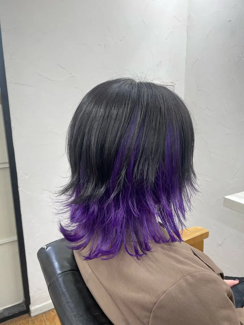 ミディアム カラー 黒髪 ブリーチ パープルカラー 青木 優歩のヘアスタイル