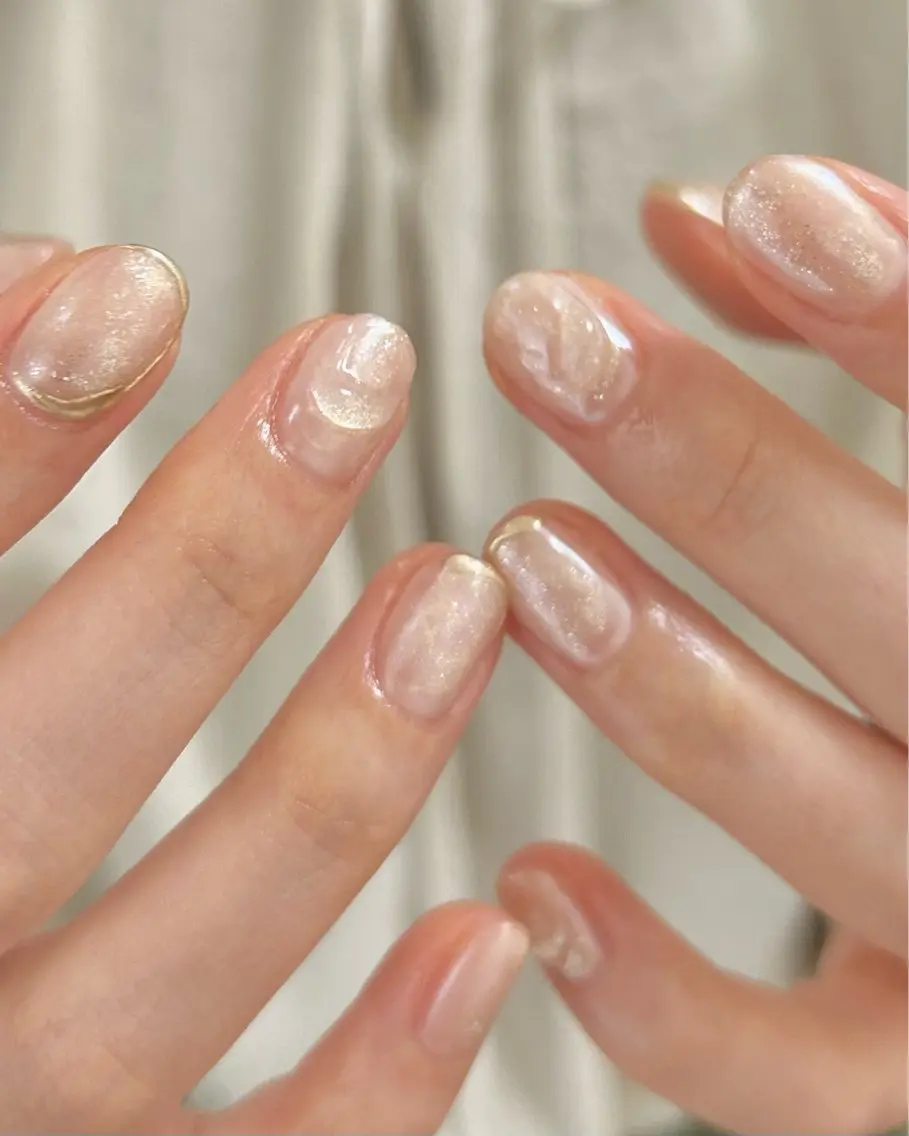 ネイル オーロラネイル ジェルネイル キラキラネイル ニュアンスネイル オフィスネイル 𓂃toi. 儚げnuanceのネイルデザイン
