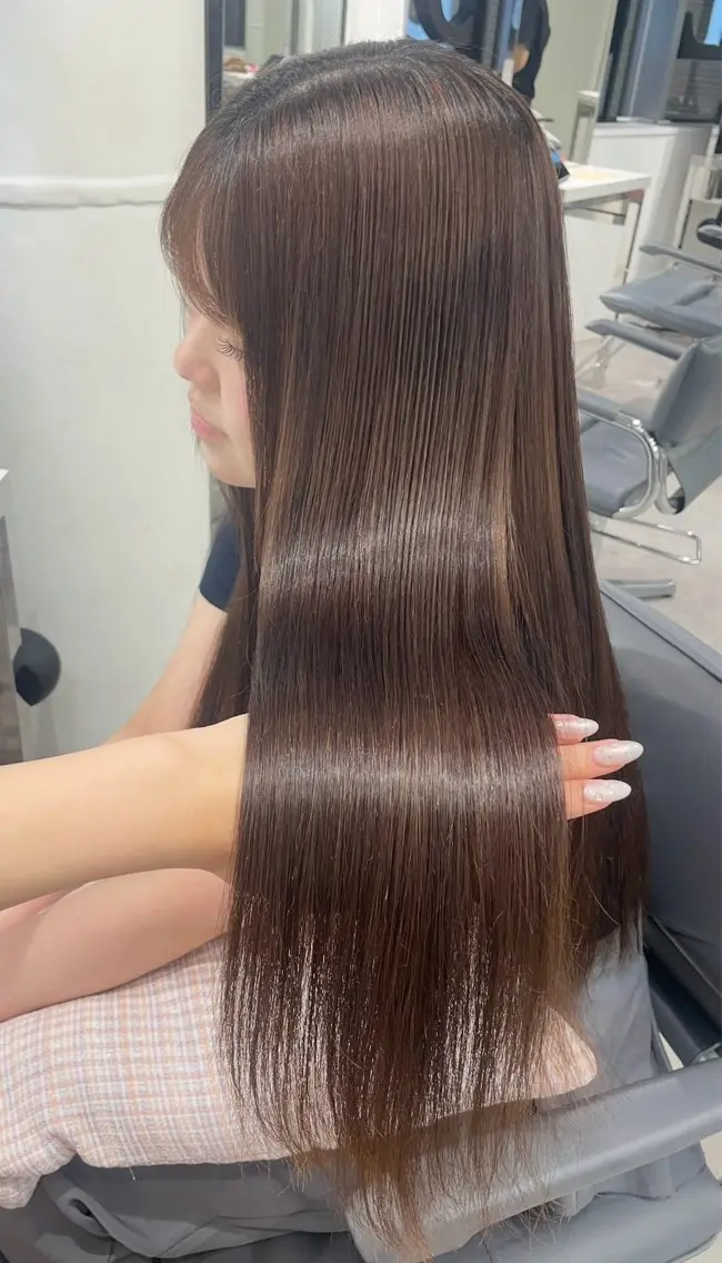 ロング パーマ ストレートパーマ 縮毛矯正 Kana 艶カラー透明感カラーのヘアスタイル