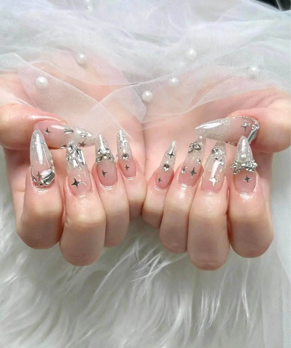 ネイル ジェルネイル キラキラネイル 韓国ネイル 持ち込み ニュアンスネイル RUNA Nemnailのネイルデザイン