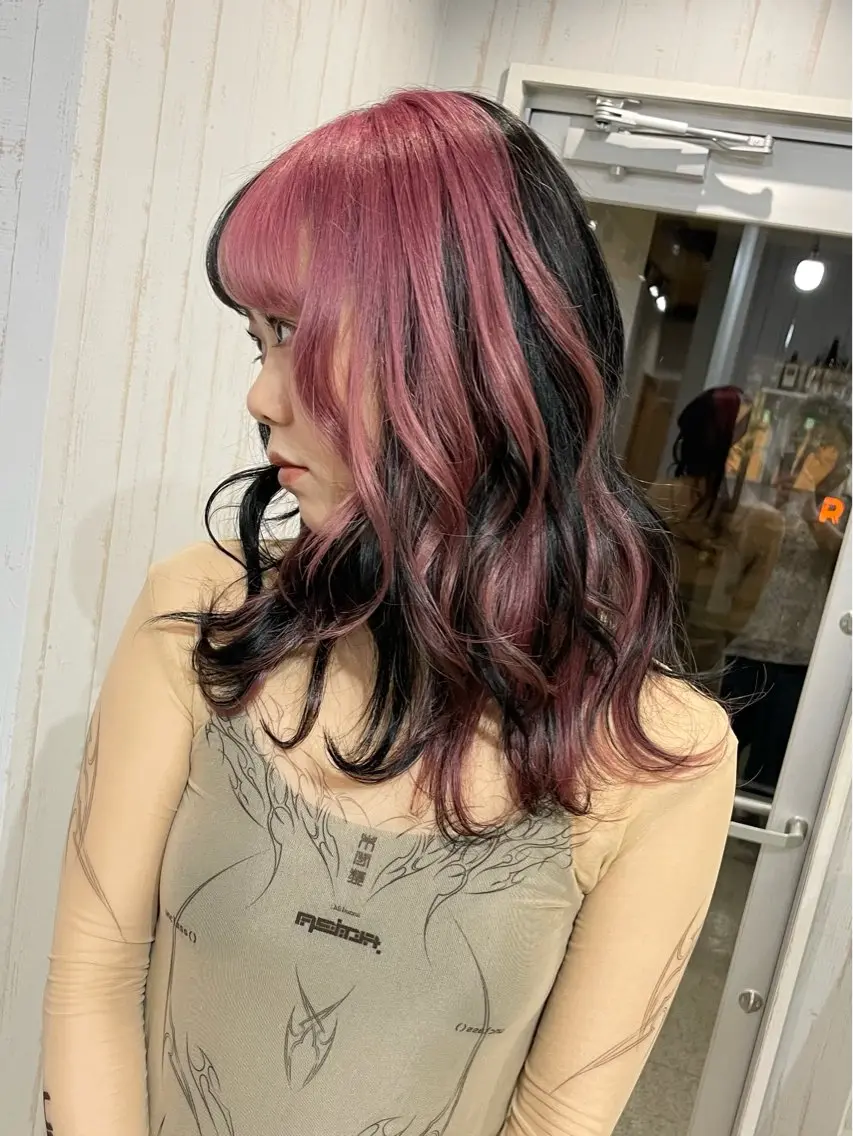 ロング カラー ブリーチ デザインカラー ピンクカラー 桑原 由理のヘアスタイル
