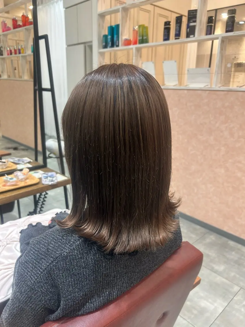 セミロング ヘアカラー 暗髪ツヤカラー YUKINO 🩷のヘアスタイル