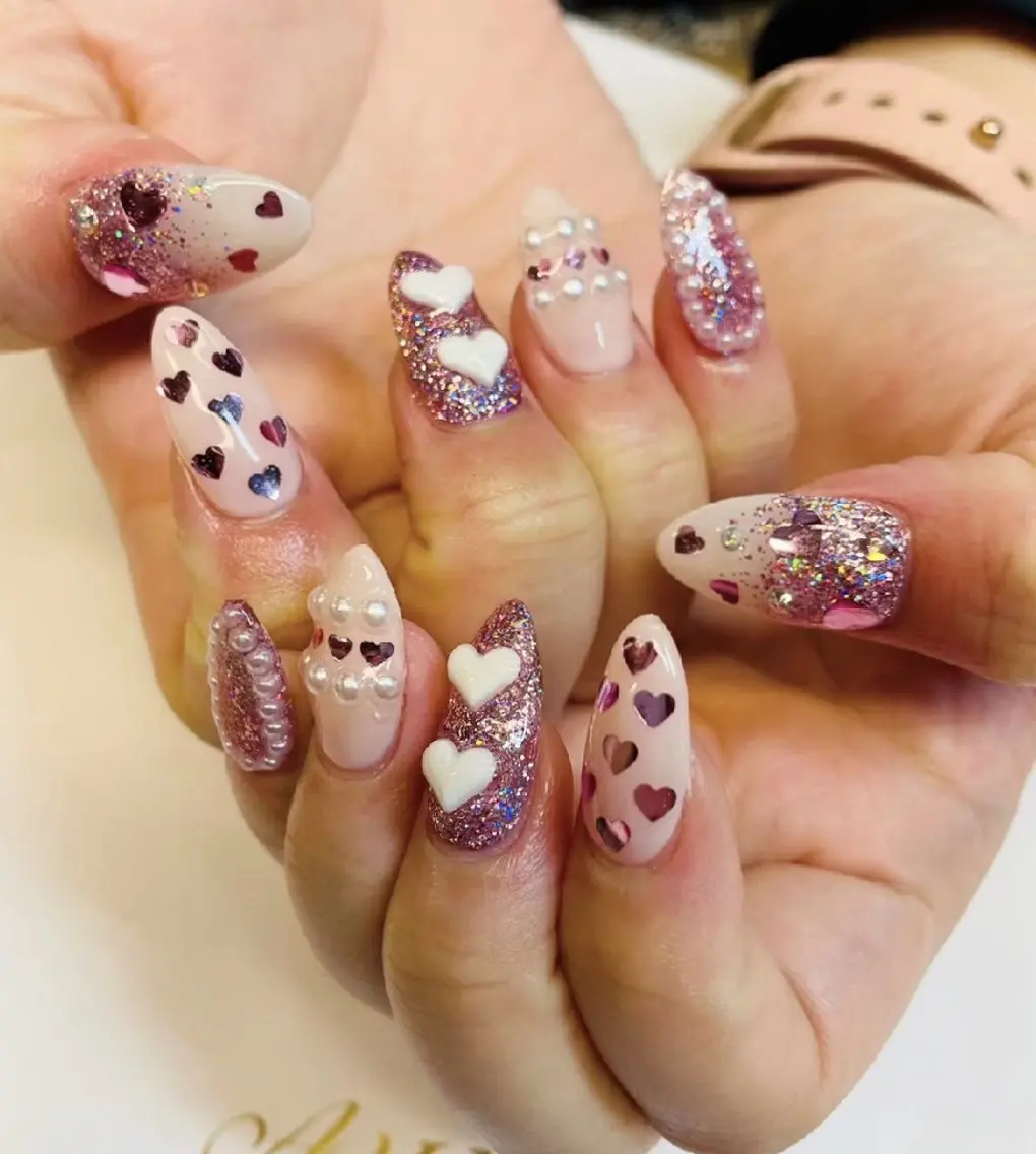 ネイル ゴージャス ハート キラキラネイル ハンドネイル 🦋YU810 ナチュラル専門店🦋のネイルデザイン