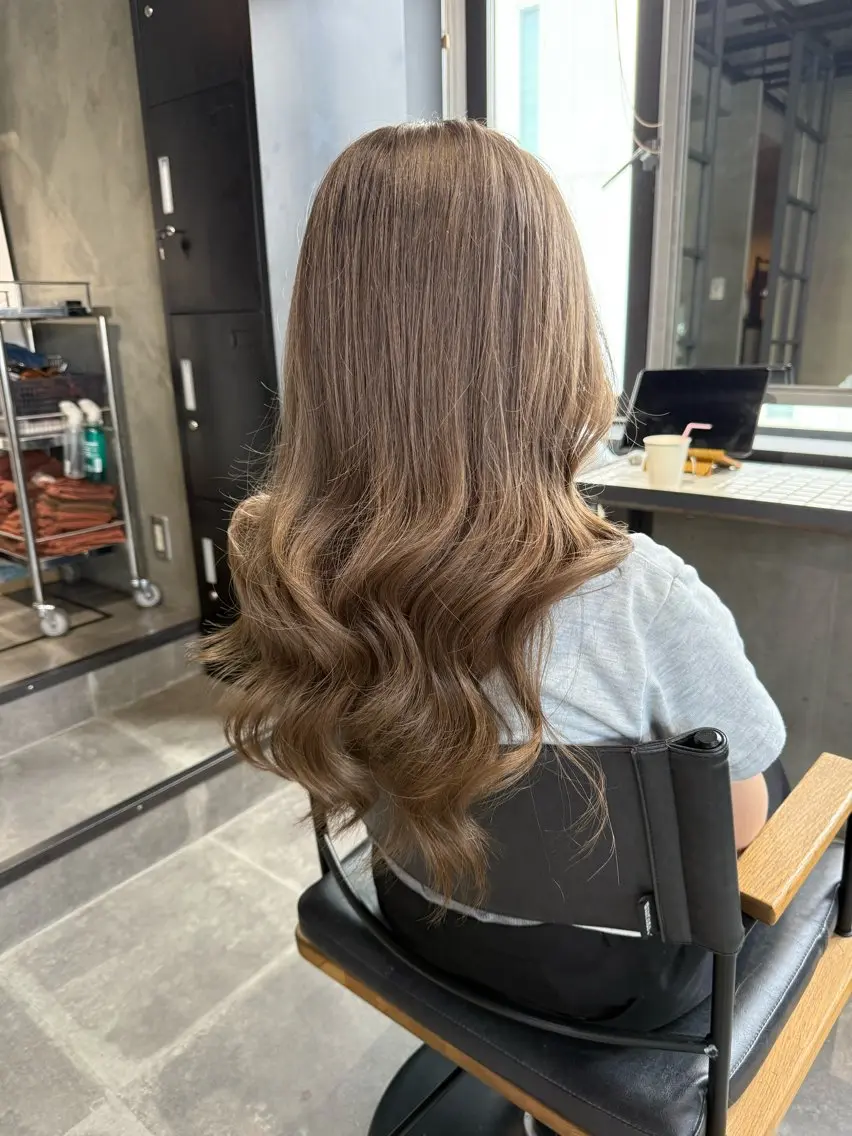 ロング カット ヘアカラー トリートメント 佐伯 桃のヘアスタイル