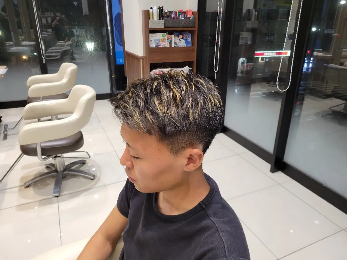 ショート メンズ メンズハイライト メンズショート ハイライト ショートヘア メンズパーマ 渡辺将功のヘアスタイル