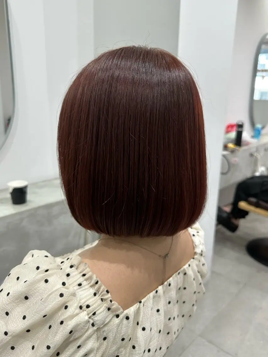 ミディアム カラー レッドカラー ボブ カット ヘアカラー トリートメント シガ ミクトのヘアスタイル