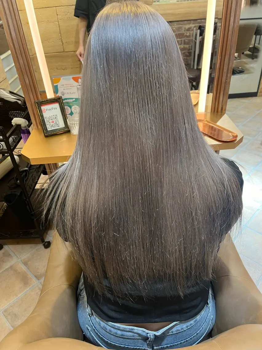 ロング カラー ブリーチ 透明感カラー シルバー カラーが上手い 辻悠月のヘアスタイル