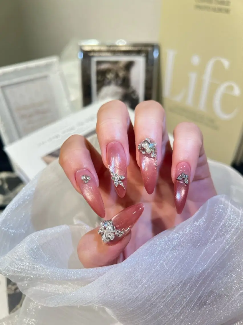ロング 韓国風ヘア ハンドネイル Dely Nailのネイルデザイン