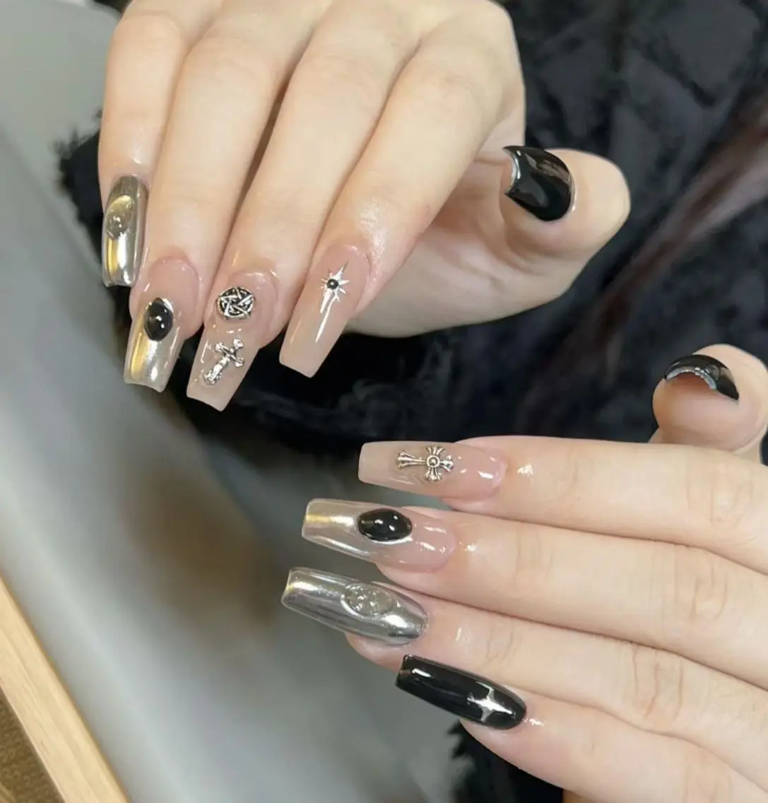 ネイル アートネイル 長さ出し ネイルチップ Queens momoのネイルデザイン
