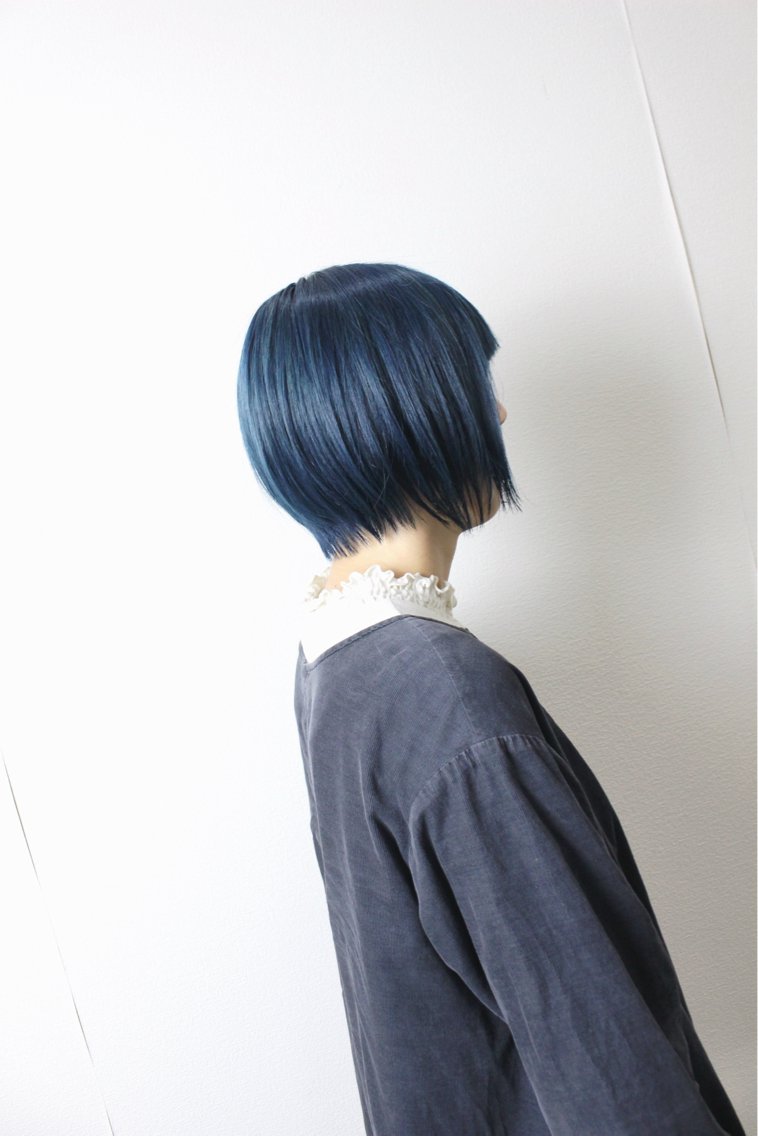 ショート カラー ブリーチ ブルーカラー ヘアカラー 土居 正季のヘアスタイル