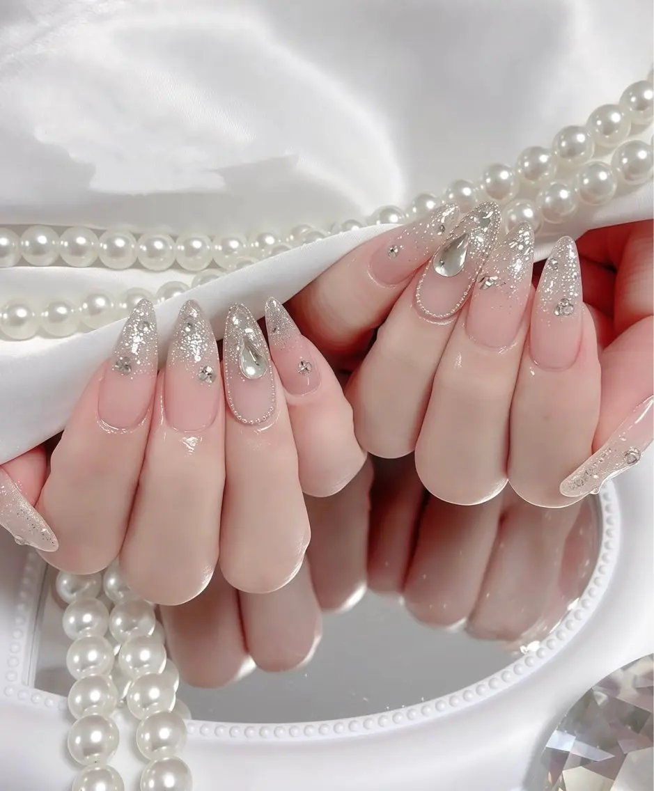 ロング 外国人風カラー 韓国風ヘア ハンドネイル E🌷nail 長さだし専門店のネイルデザイン