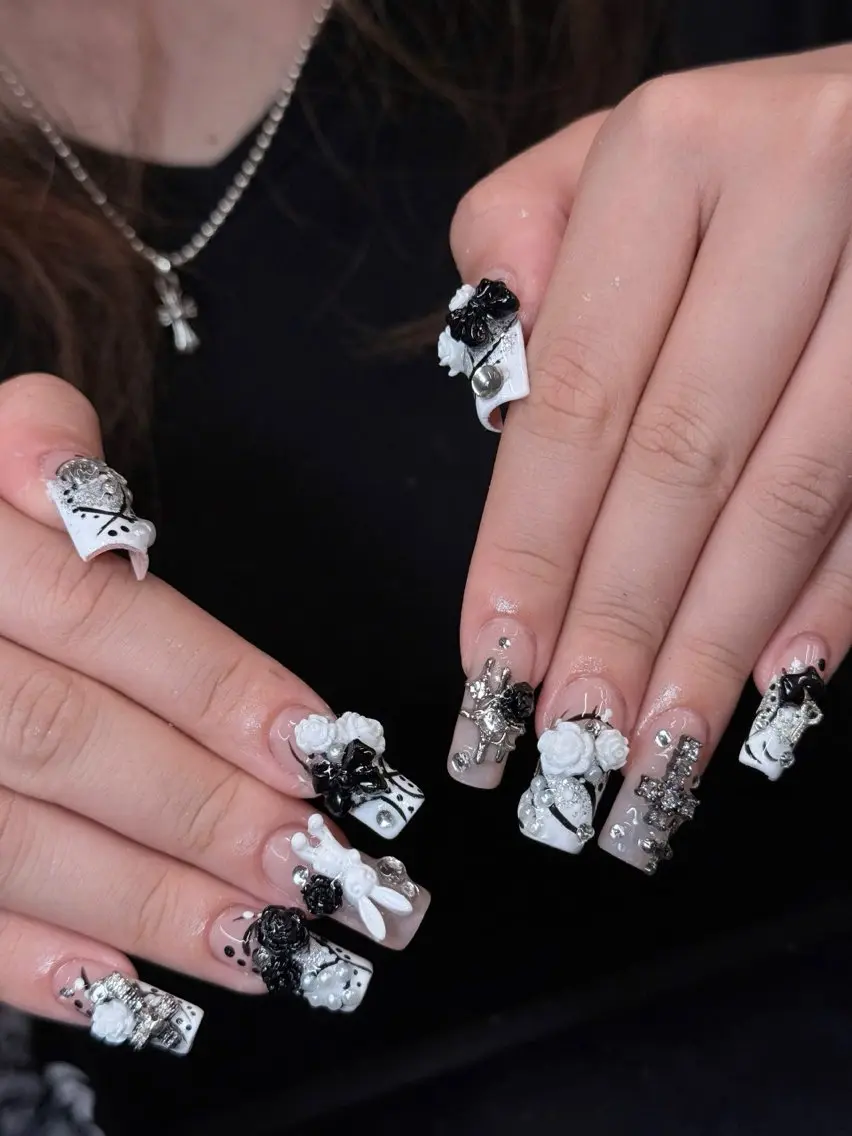 ネイル ホワイト Iconic Nailのネイルデザイン
