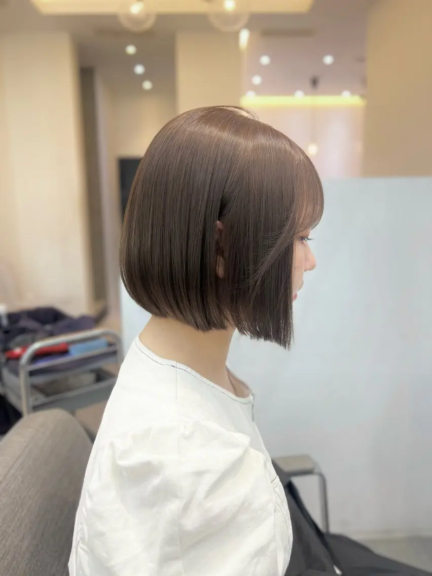 ショート カラー ブリーチ 透明感カラー 柔らかブラウン/顔周 りレイヤー♡ユウシのヘアスタイル