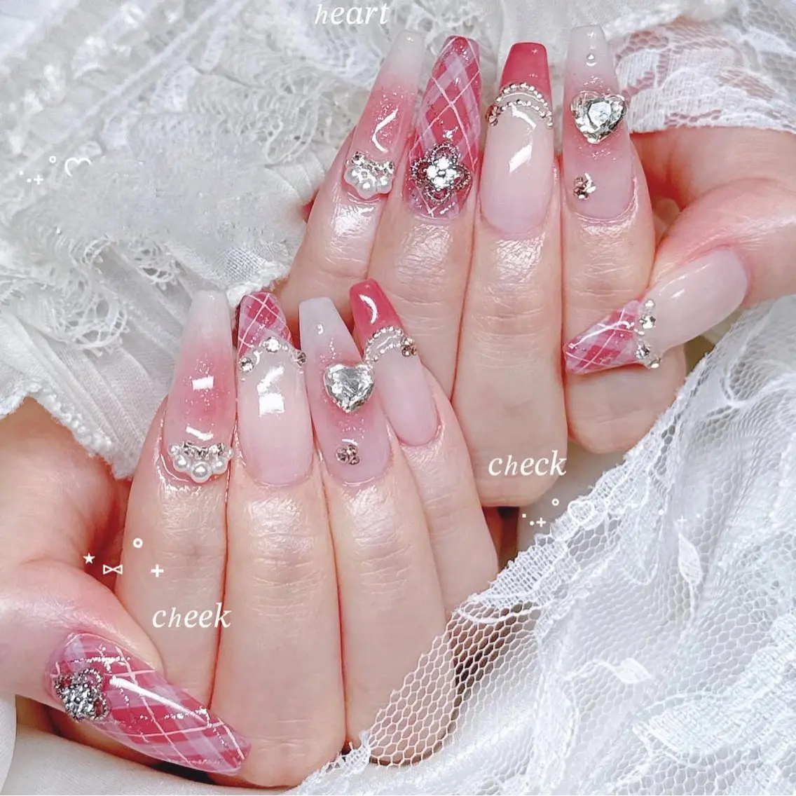 ネイル フレンチネイル ジェルネイル ガラスフレンチ ハロウィン ハート ハンドネイル H.baby Nail Salonのネイルデザイン