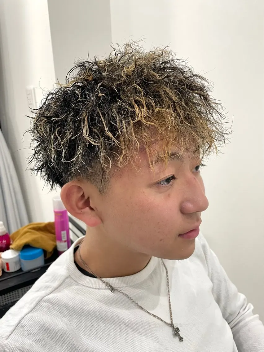 カラー パーマ メンズ メンズハイライト メンズパーマ メンズツイストパーマ ハイライトカラー ツイストパーマ パーマ 齋藤成/ ECLAT HAIRのヘアスタイル