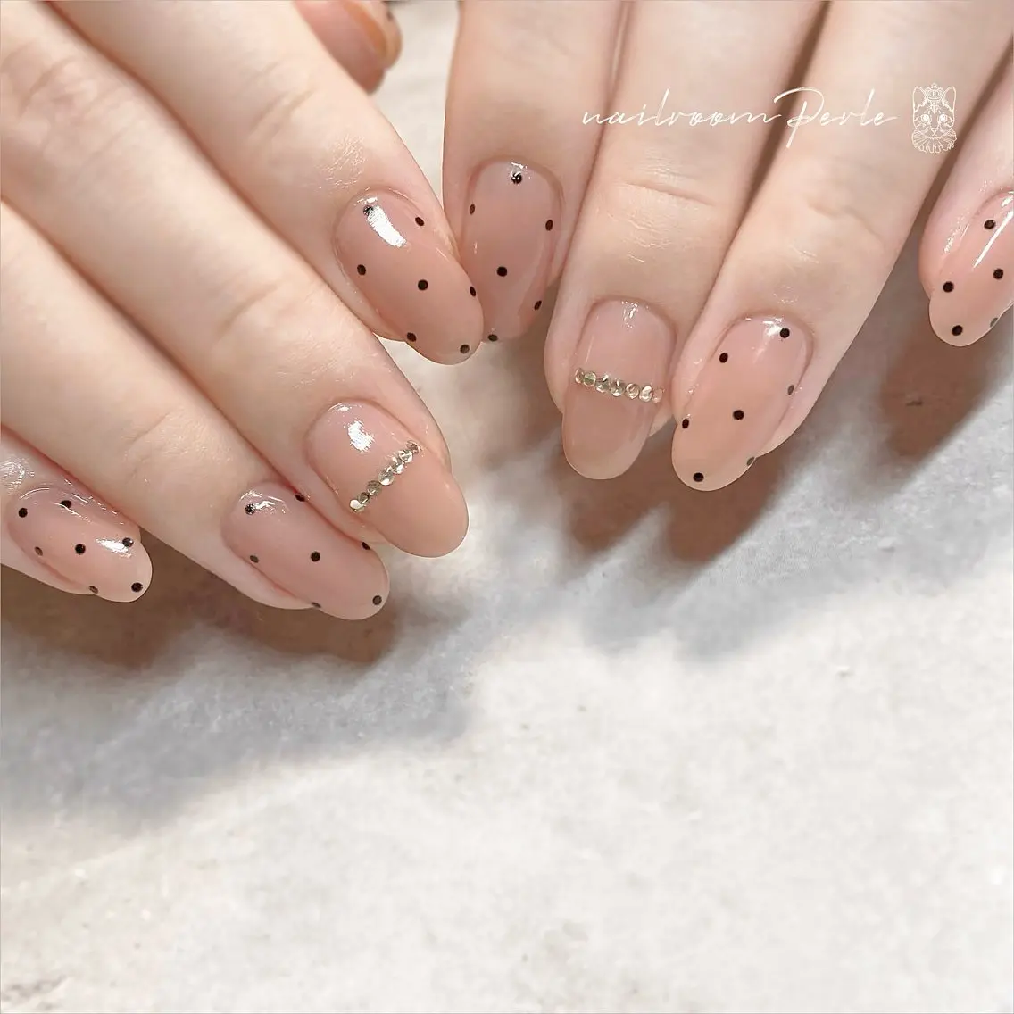 ネイル シンプルネイル ストーンネイル ハンドネイル nail room Perleのネイルデザイン