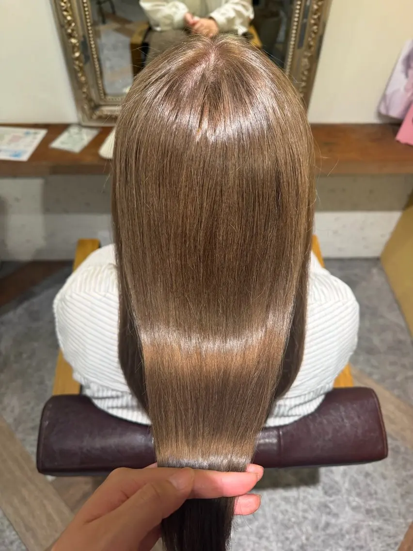 セミロング カラー 猪野 音羽のヘアスタイル