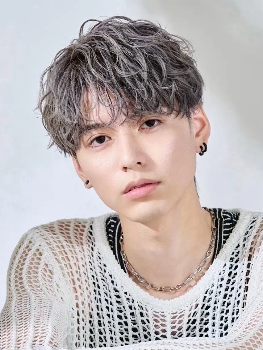 ショート カラー パーマ メンズ 渡部 武瑠のヘアスタイル