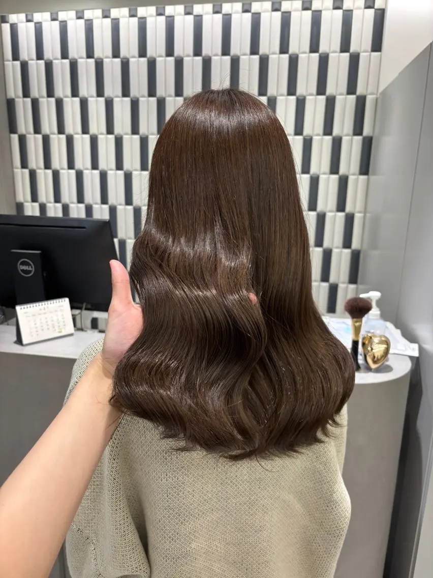 【平日限定‼️】透明感カラー➕似合わせ顔周りカット✂️➕髪質改善トリートメント✨️の写真