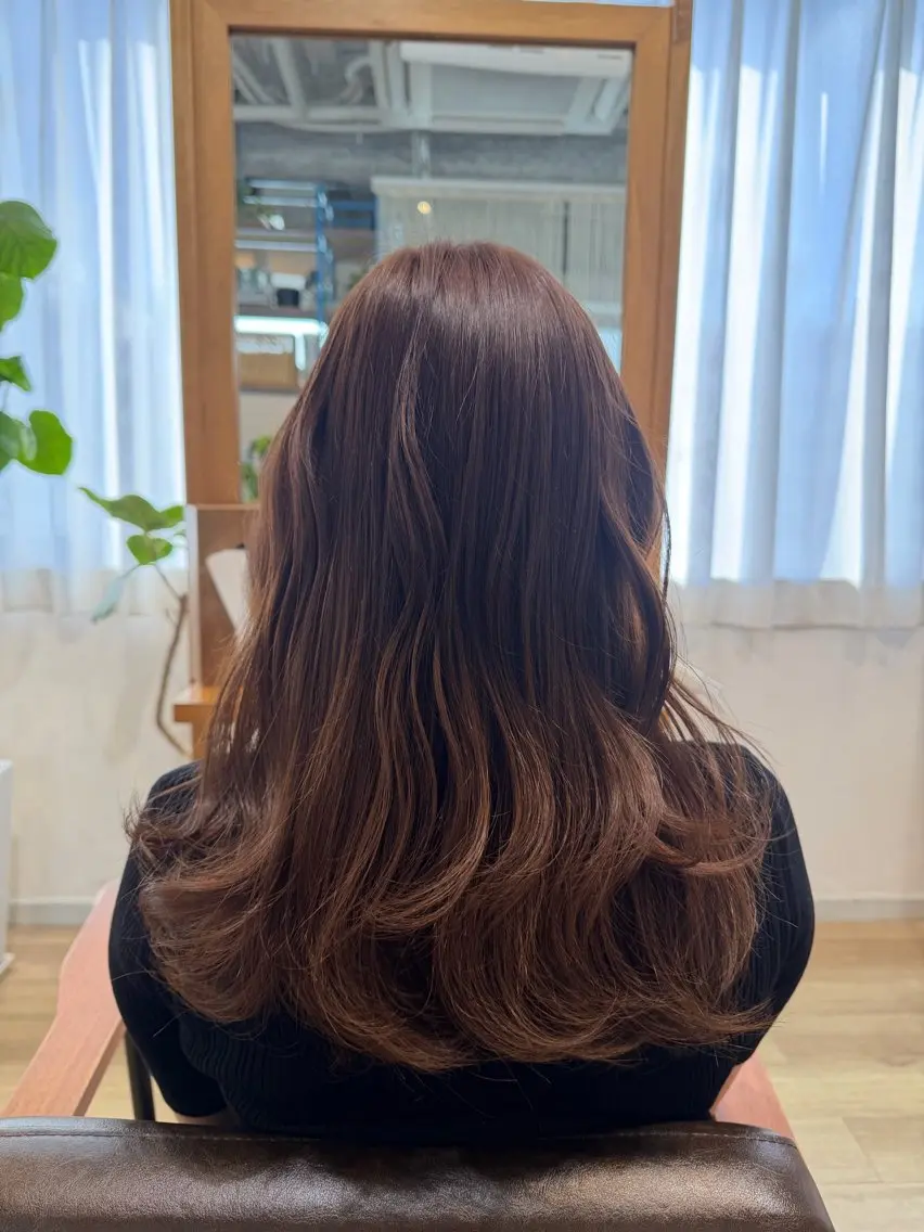 セミロング カラー ヘアカラー トリートメント ヘッドスパ RENA｜透明感 ×ブリーチカラーのヘアスタイル
