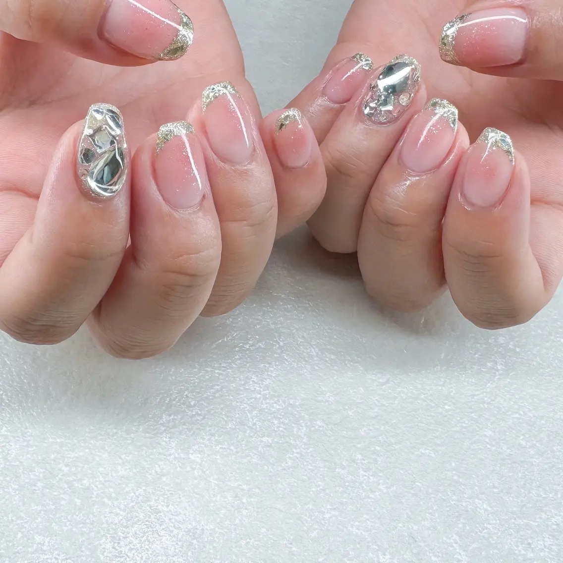 ネイル チークネイル フレンチネイル ガラスフレンチ ピンク シルバー ハンドネイル pointillé .ayaのネイルデザイン